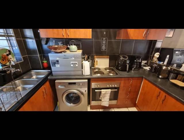 2 BEDROOM TOWNHOUSE FOR SALE IN CLUBVIEW